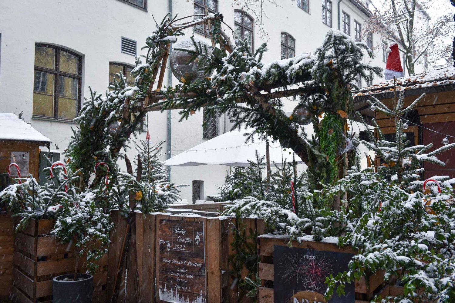 Christmas Oldtown Tour with Mulled Wine & experienced Guide