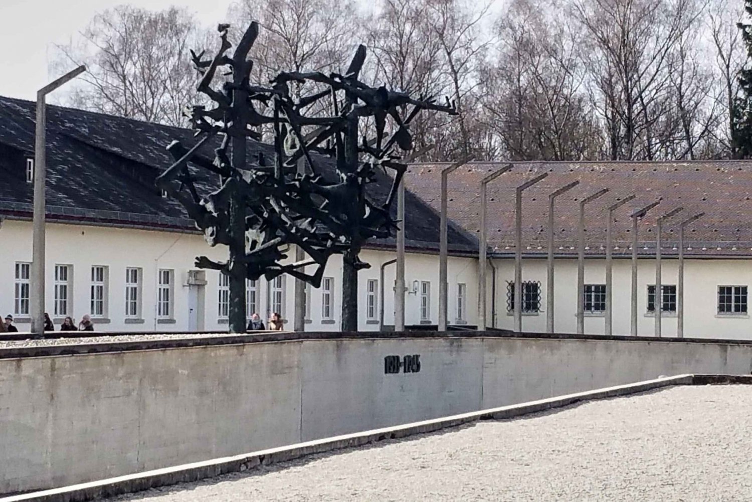 Dachaun muistopaikan kierros