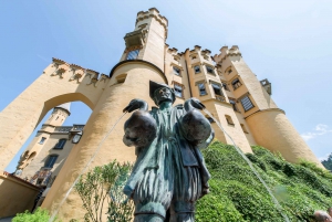 From Munich: Neuschwanstein & Linderhof Castle Full-Day Trip
