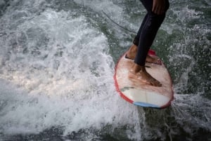 Eisbachwelle: Surfing i centrum af München - Tyskland