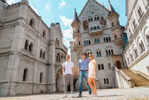 From Munich: Neuschwanstein Castle & Linderhof Premium Tour