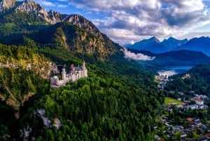 From Munich: Private Tour to Neuschwanstein Castle with Meal