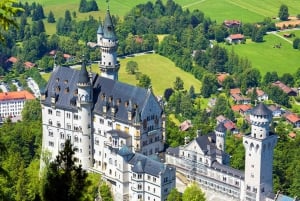 From Munich: Private Tour to Neuschwanstein Castle with Meal