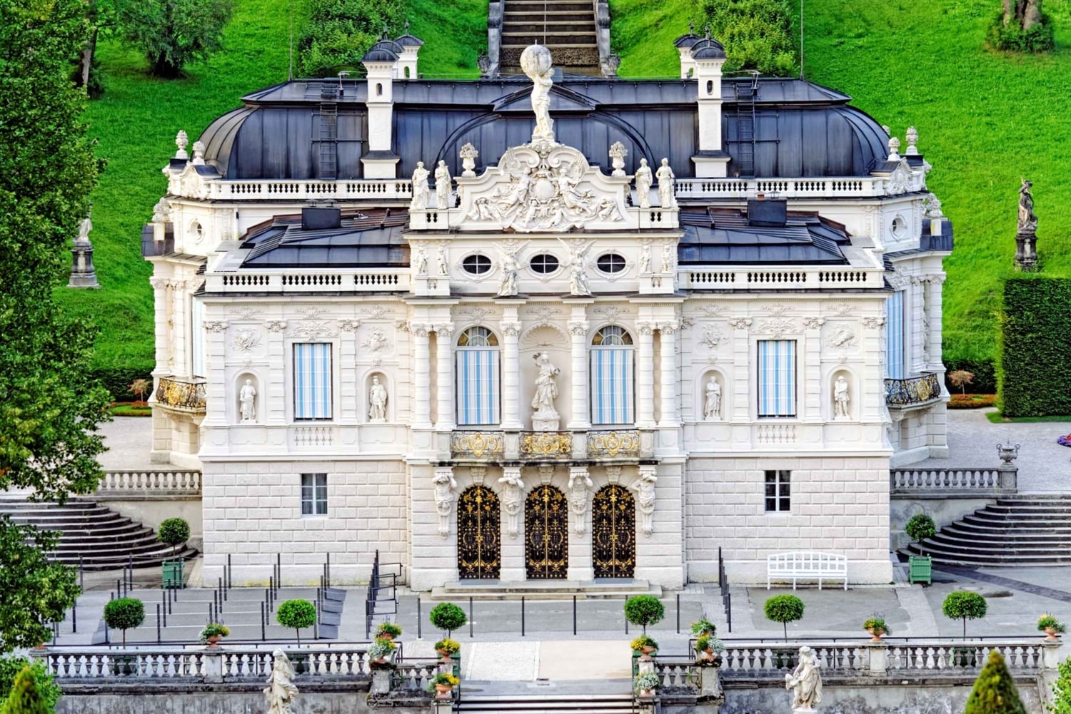 From Munich: Royale Palace of Linderhof with Oberammergau