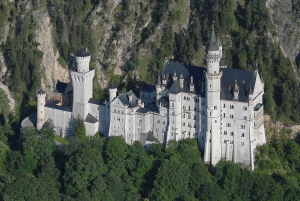 Von München aus: Nach Schloss Neuschwanstein, Linderhof, Oberammerg