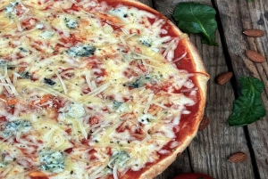 Georgialaista viiniä, khachapuria ja pizzaa sekä Tbilisi-kierros bonuksena