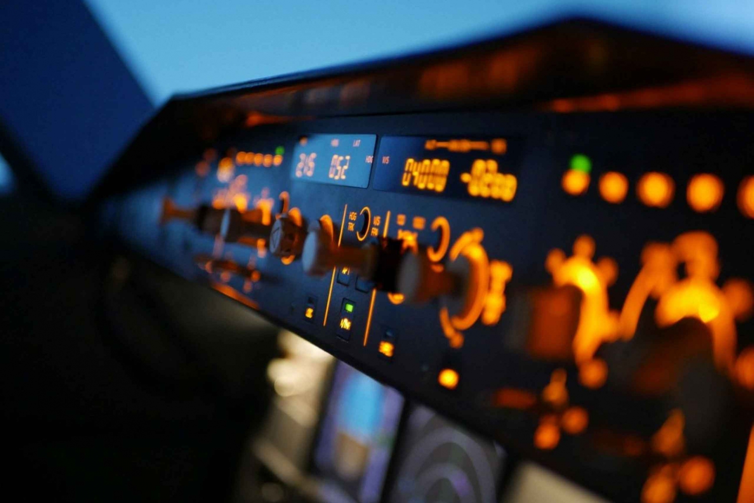 Munich: Airbus A320 Flight Simulator Private Tour