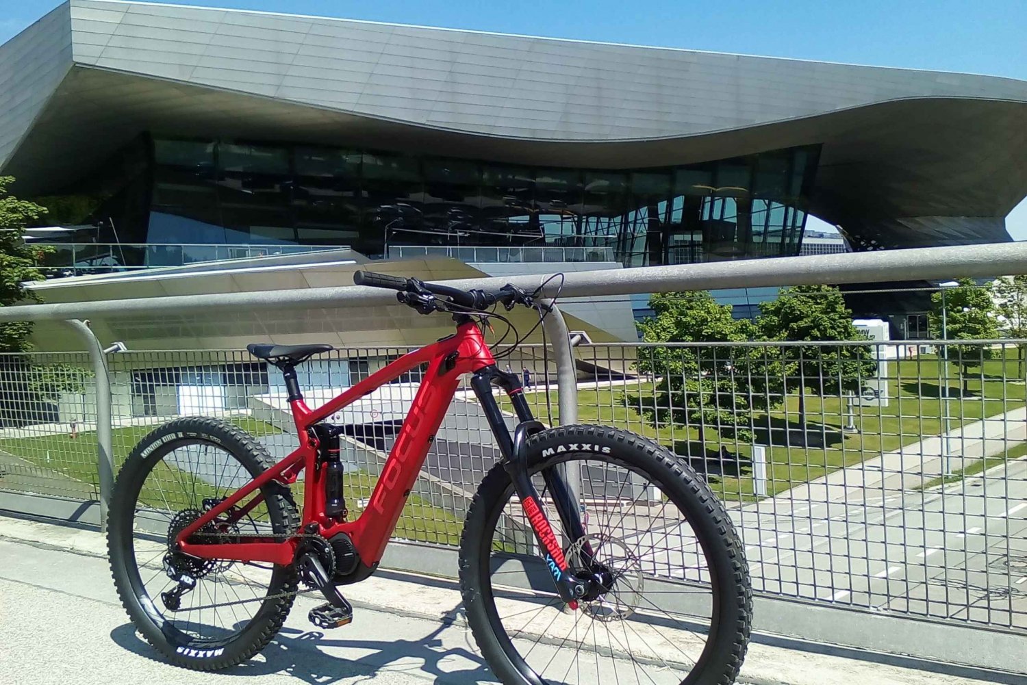 Munich: 4 Hour City Sightseeing Guided E-Bike Tour