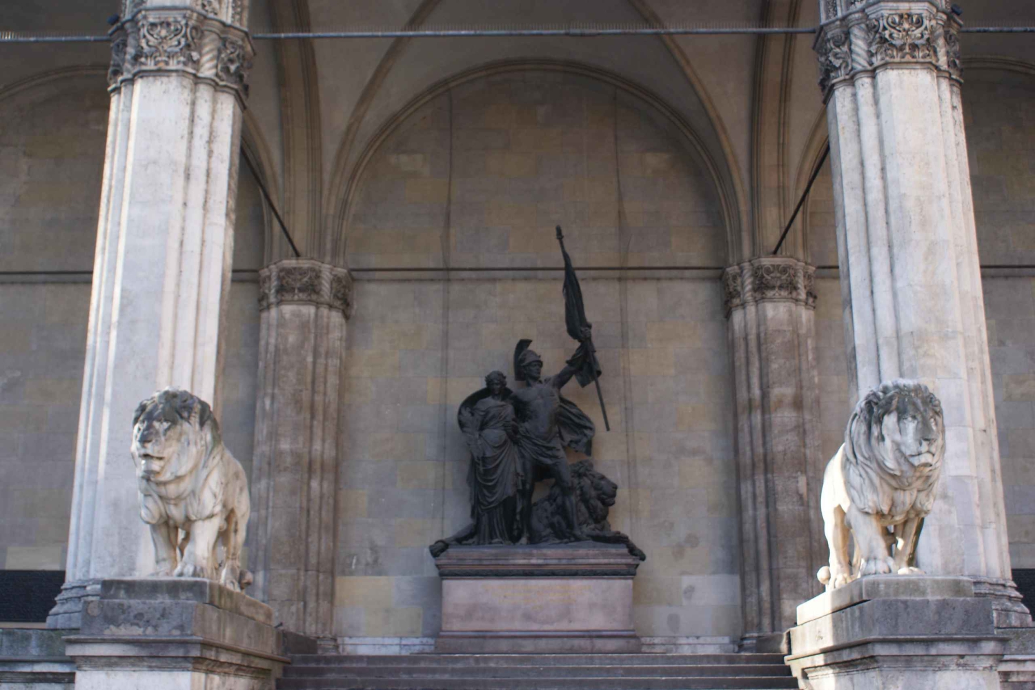 Munich and Nazi History Combination Day Tour Small Group