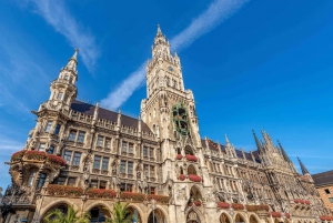 Munich City: Marienplatz and English Garden Walking Tour