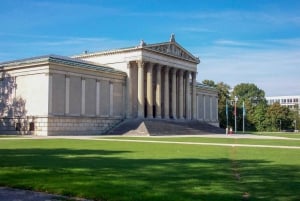 Munich City: Marienplatz and English Garden Walking Tour