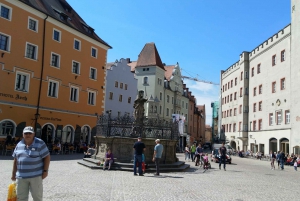 Munich: Day Trip to Regensburg with Artist Paul Riedel