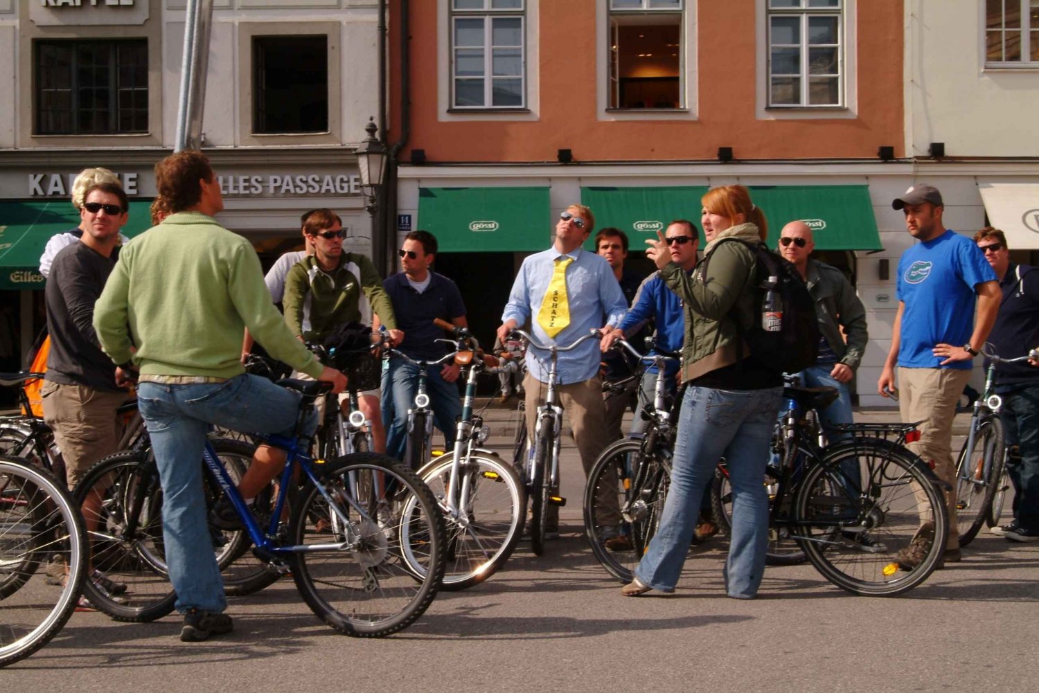 Munich : Tour de vélo en soirée avec visite de jardins de bières