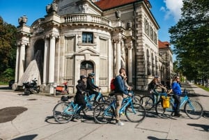 Munich: Guided City Tour by Bike with Beer Garden Stop