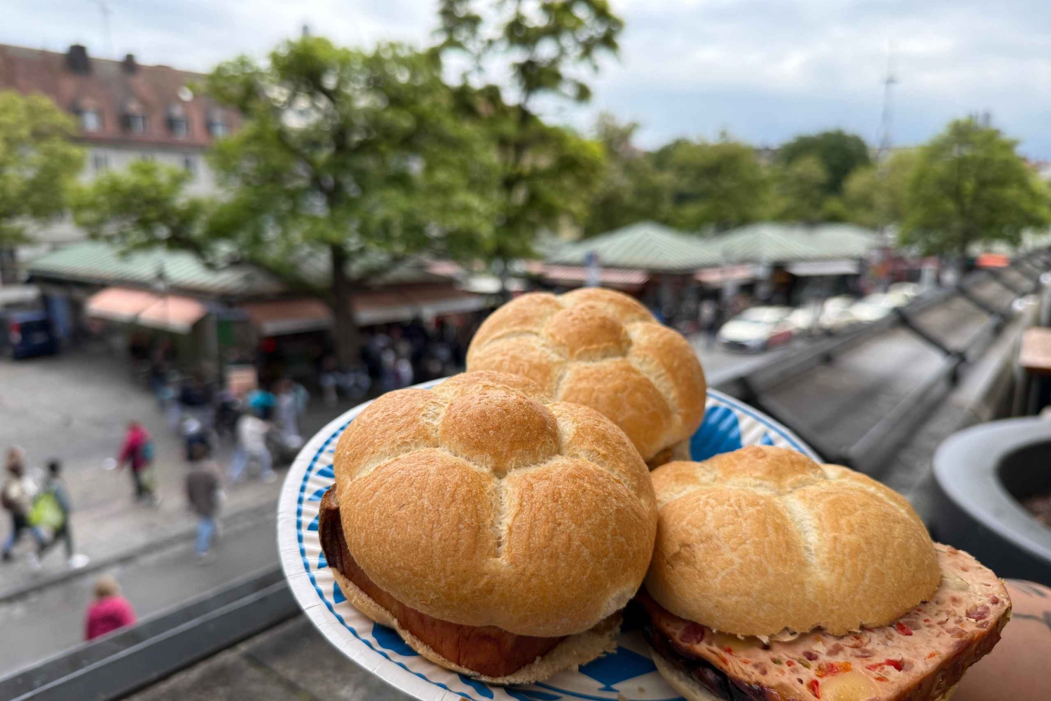 Munich: Guided Food Walking Tour with Beer Tasting