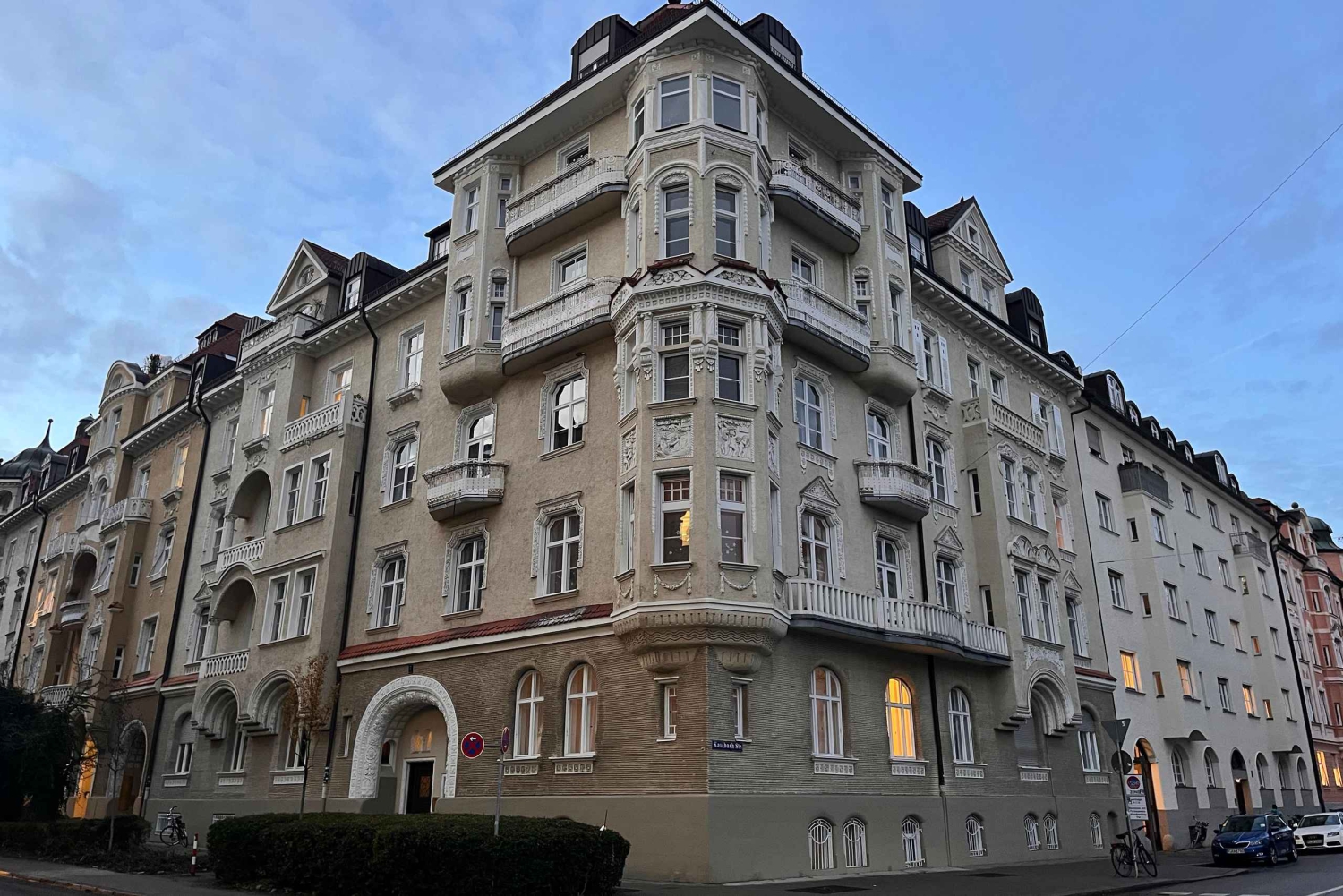 Munich: Guided Private E-Bike Tour with Beer Garden Lunch
