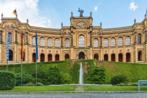 Munich: Highlights Private Bike Tour with Licensed Guide