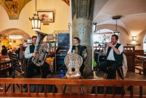 Munique: Explore a Hofbräuhaus em um tour guiado com 1 cerveja