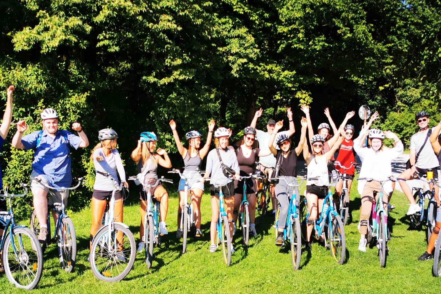 Monaco di Baviera: Mini tour classico in bicicletta con sosta nel giardino della birra alle 16:00