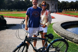 Monaco di Baviera: Mini tour classico in bicicletta con sosta nel giardino della birra alle 16:00