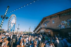 Múnich: Velada en la Gran Carpa de la Cerveza de la Oktoberfest con reserva de mesa incluida