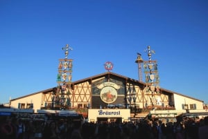 Múnich: Oktoberfest Gran Carpa de la Cerveza Reserva de mesa por la noche