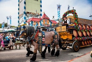 Monaco di Baviera: Tour dell'Oktoberfest con prenotazione di una tenda, cibo e birra