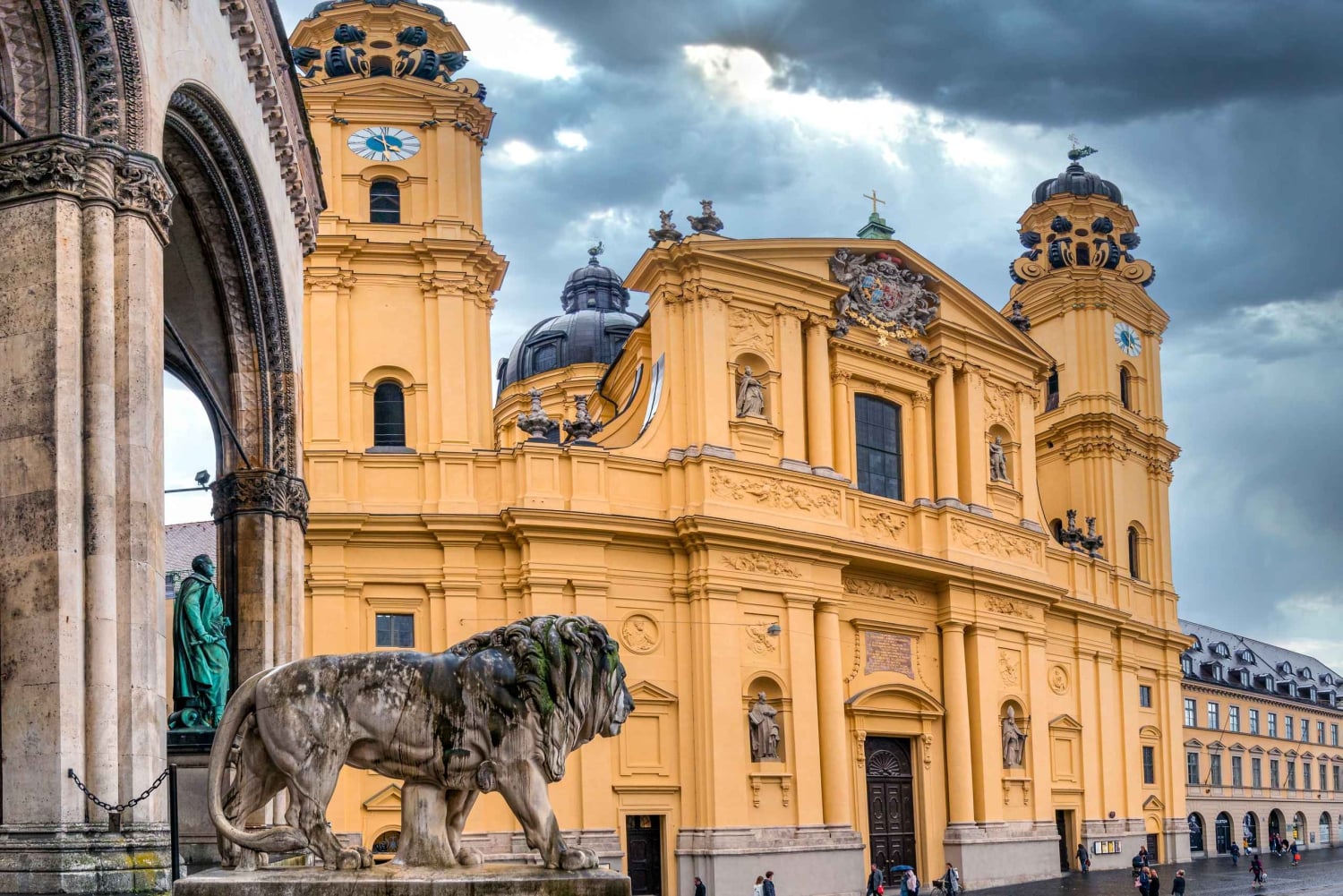 Munich: Old Town Highlights Private Walking Tour