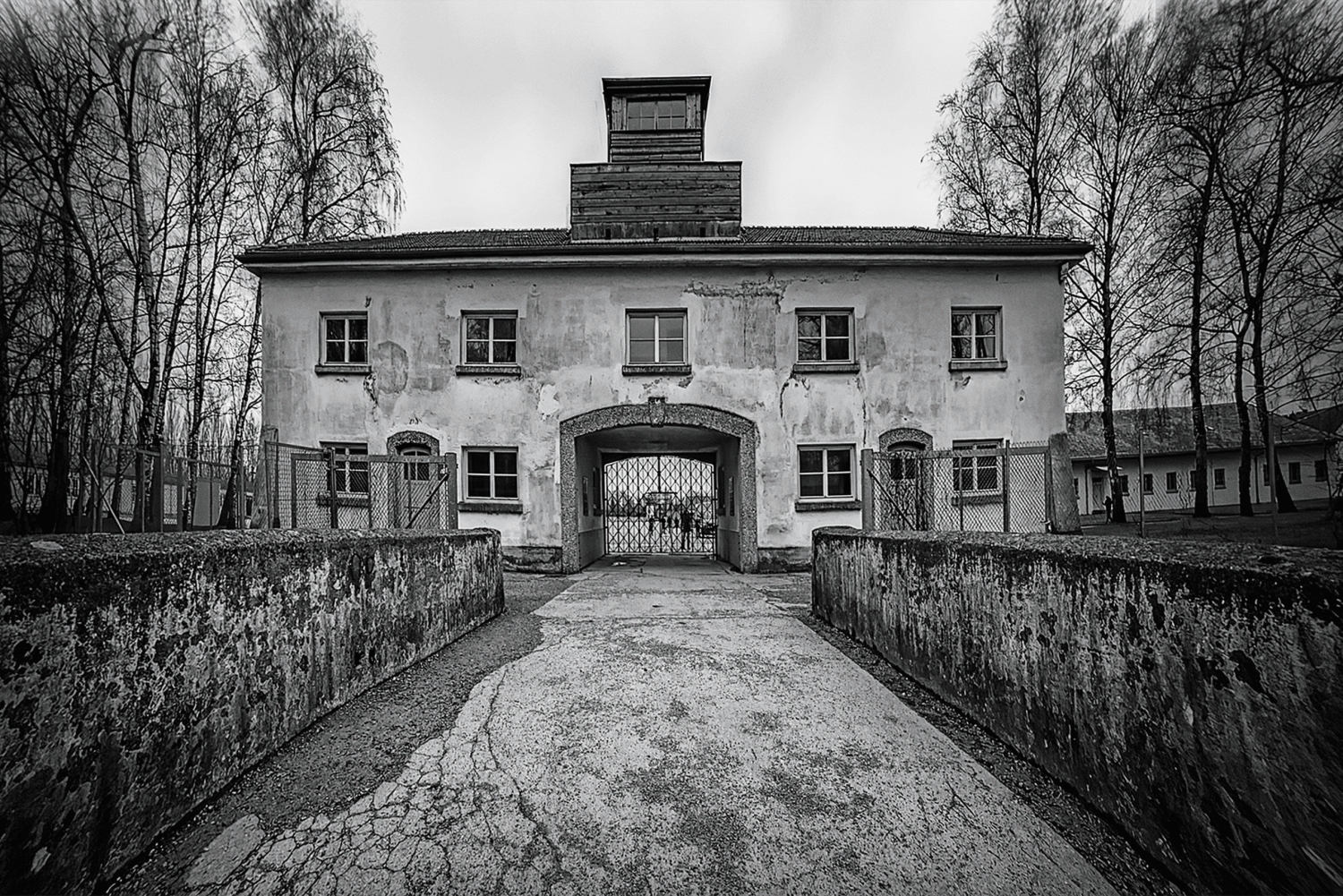 Munich: Private City Tour & Dachau Concentration Camp by Car