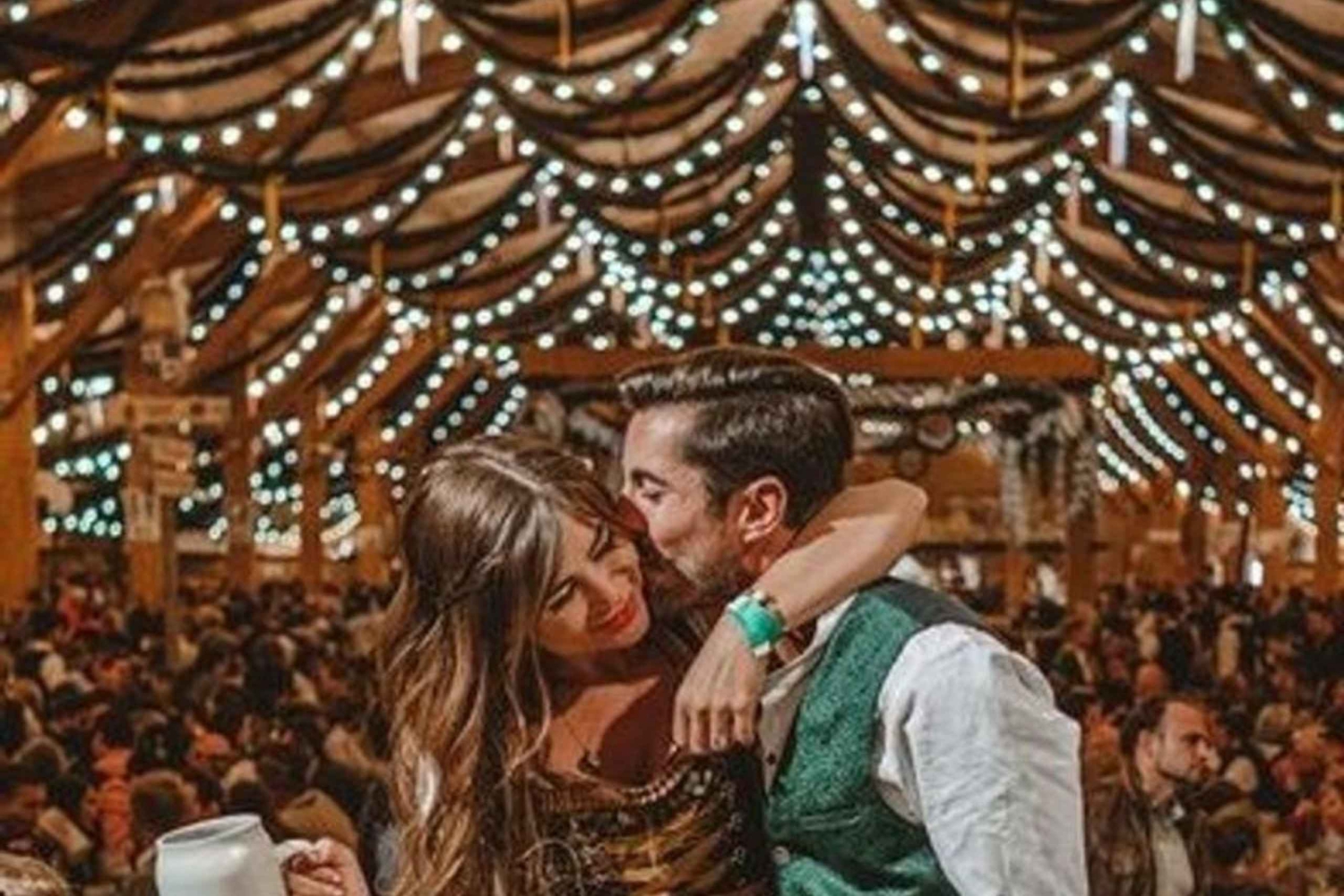 Munich: Private Oktoberfest Photoshoot with a Local