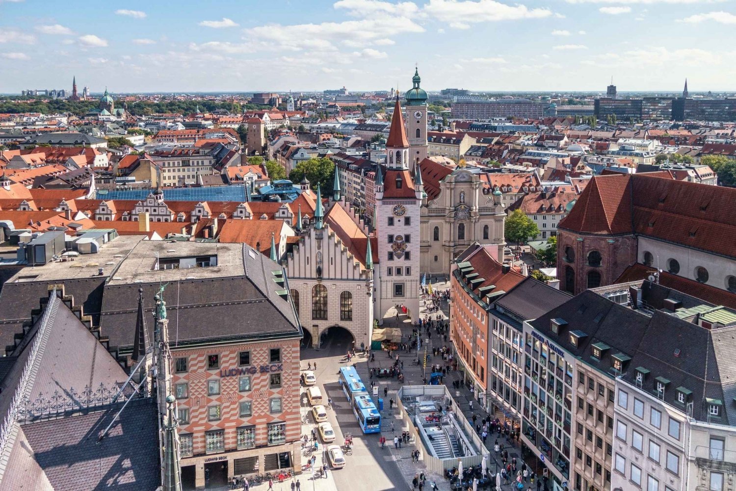 Munich: Private Personalized Walking Tour with a Local Host