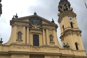 Munich: Private Walking Tour with good laughs and much info