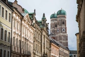 Munich: Sightseeing hopping with traditional Bavarian delicacies