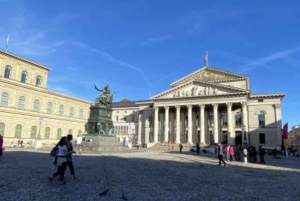 Munich: Sightseeing hopping with traditional Bavarian delicacies