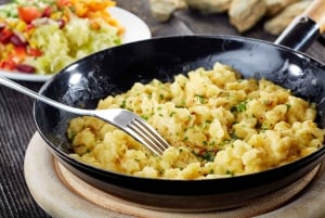 Munich: Traditional German Food and Old Town Private Tour