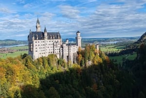ミュンヘン発ノイシュヴァンシュタインとミュンヘン・クリスマス・マーケット・ツアー