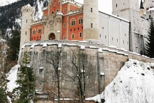 ミュンヘン発ノイシュヴァンシュタインとミュンヘン・クリスマス・マーケット・ツアー