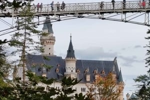 ミュンヘン発ノイシュヴァンシュタインとミュンヘン・クリスマス・マーケット・ツアー