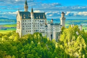 Neuschwanstein Tour Münchenistä Limusiini 3 henkilöä yksityisen kuljettajan kanssa