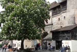 Núremberg: Paseo autoguiado para descubrir el casco antiguo en familia
