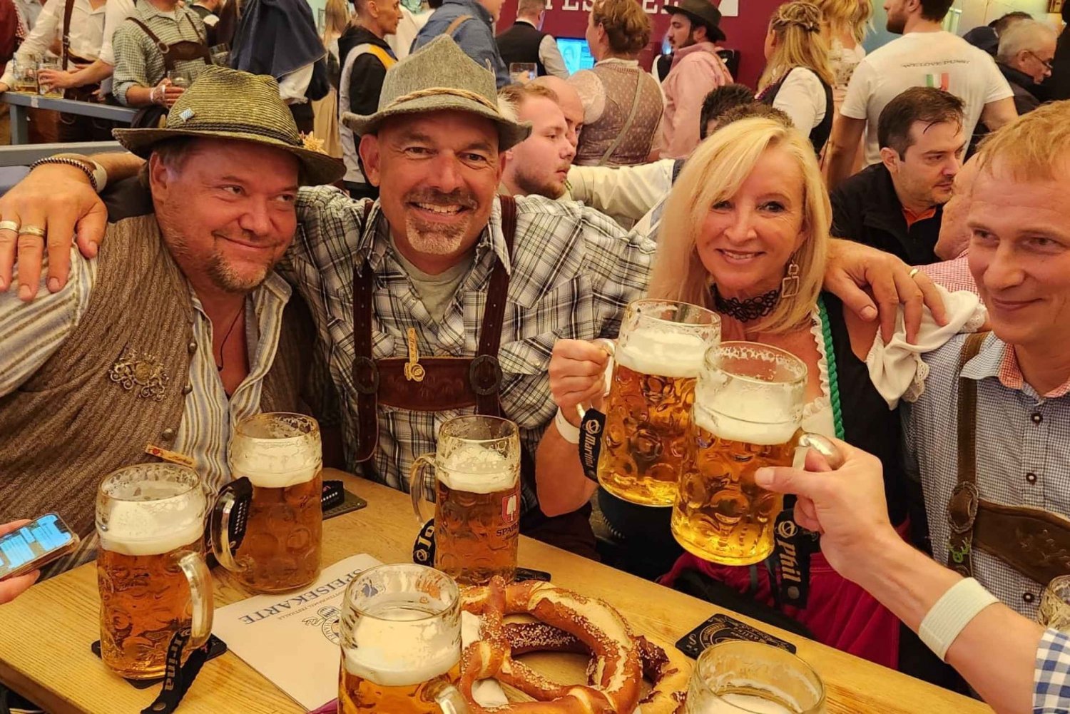 Oktoberfest München: Tour & Beerhall (Bierzelt) Reservation