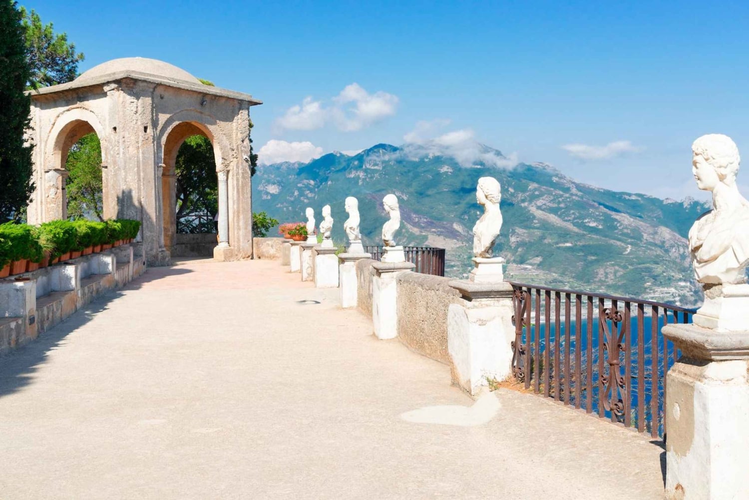 Yksityinen päiväretki Napolista Ravelloon, Amalfiin ja Positaanoon