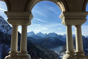 Private driver: Munich to Neuschwanstein Castle with tickets