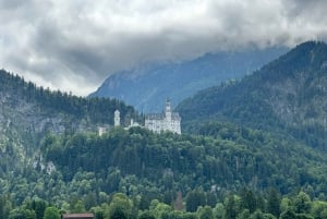 Tour particular pelo Castelo de Neuschwanstein em van Mercedes saindo de MUC