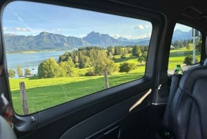 Prywatna wycieczka do zamku Neuschwanstein w Mercedes Van z MUC