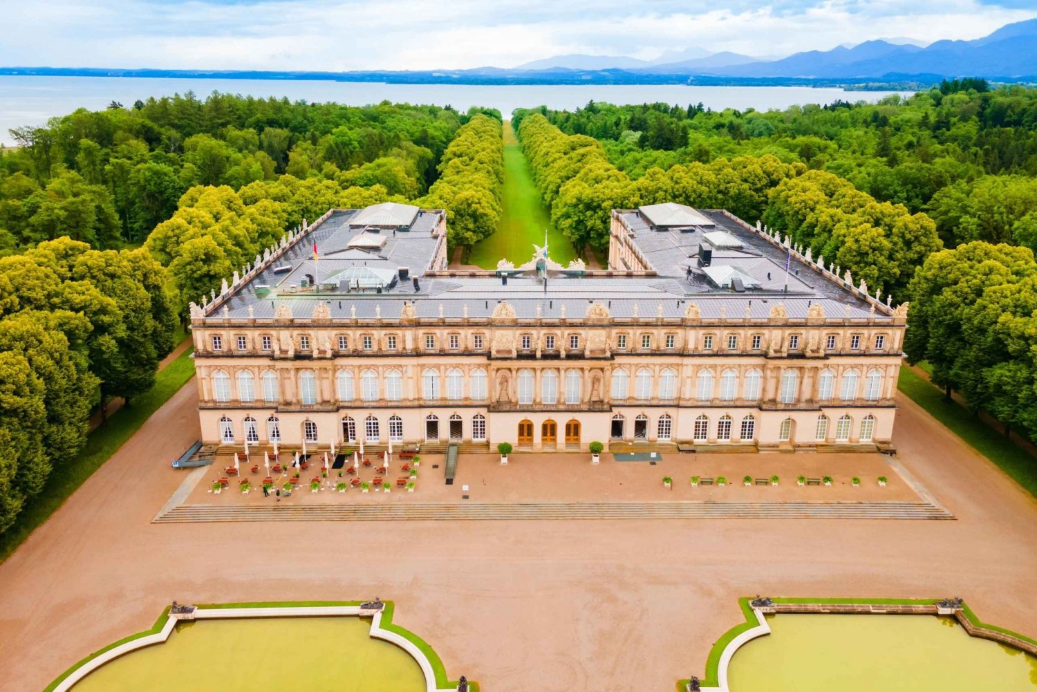 Private tour from Munich to Herrenchiemsee & Salzburg