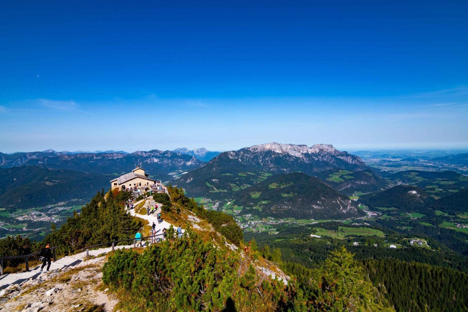 Private driver from Munich to Eagle's Nest, Salzburg & back