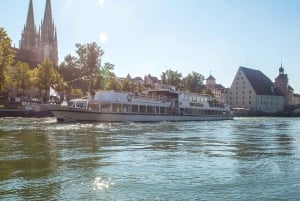 Regensburg: City Highlights Historical Boat Tour