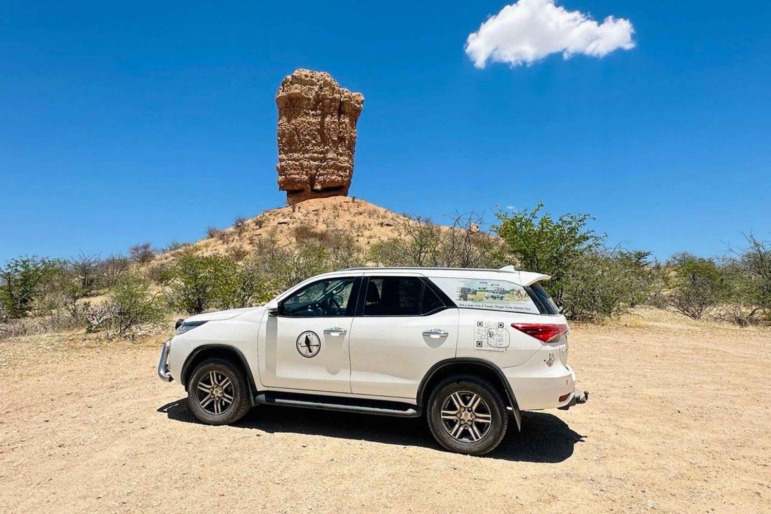 Outjo: Vingerklip Guided Tour with Scenic Drive