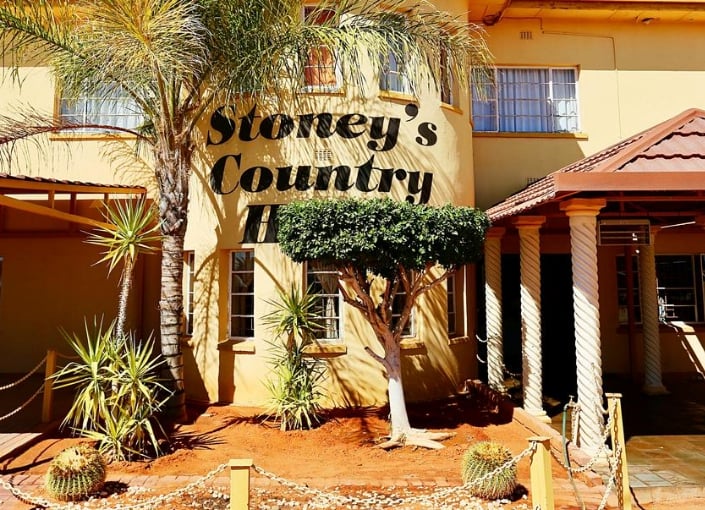 Stoney's Country Hotel